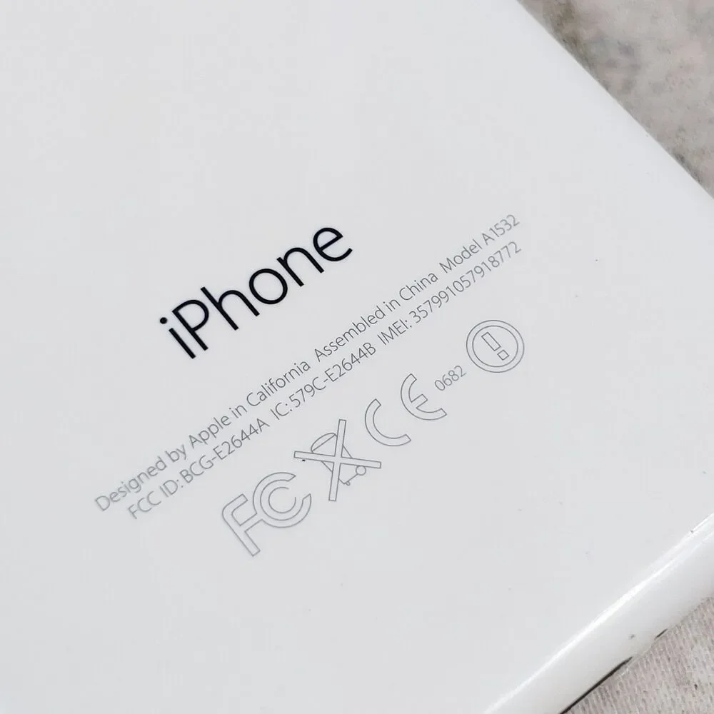 FOR PARTS ONLY AS-IS BROKEN - Apple iPhone 5c - 8GB White A1532 - NO BATTERY